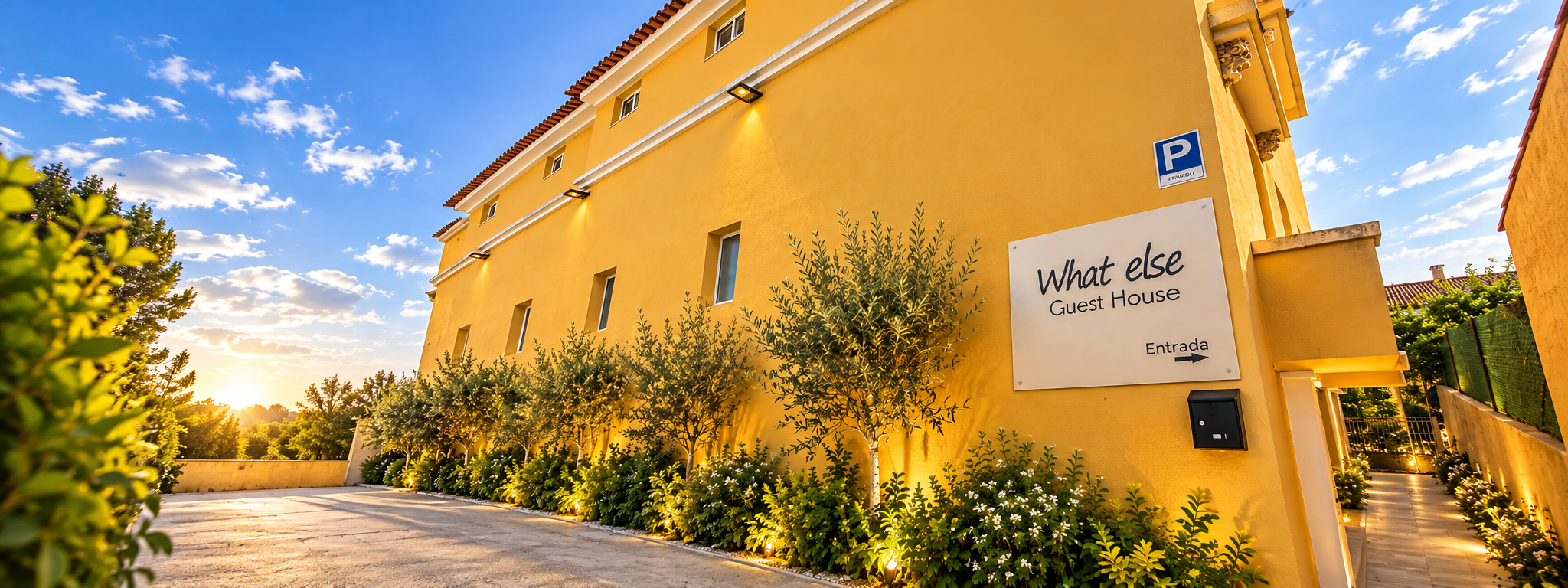 What Else Guest House exterior at sunset in Fátima